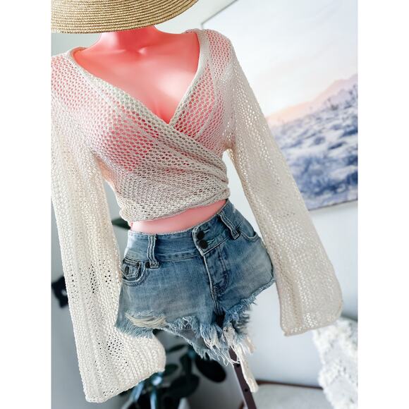 Y2K Hollister Lowrise Distressed Destroyed Denim cutoff Jean Shorts Sz 3 - Picture 2 of 5